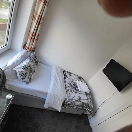 Petal Rm3 Apartment Лийдс Екстериор снимка