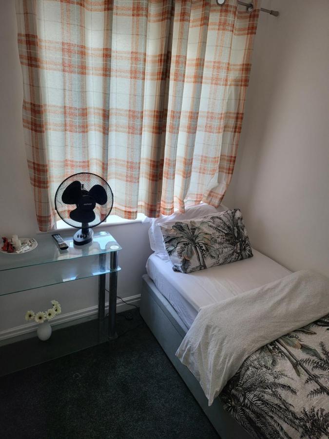 Petal Rm3 Apartment Лийдс Екстериор снимка