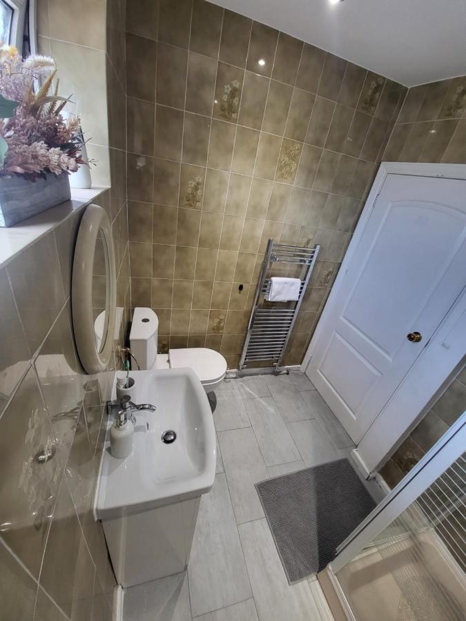 Petal Rm3 Apartment Лийдс Екстериор снимка